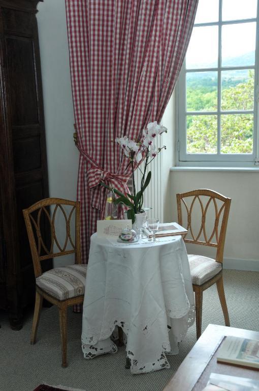 Chateau Royal De Saint-Saturnin الغرفة الصورة